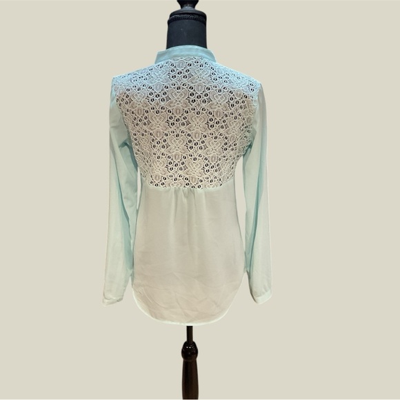 THE LIMITED MINT GREEN SIZE SMALL WOMENS BUTTON DOWN BLOUSE GENTLY WORN - Picture 2 of 3